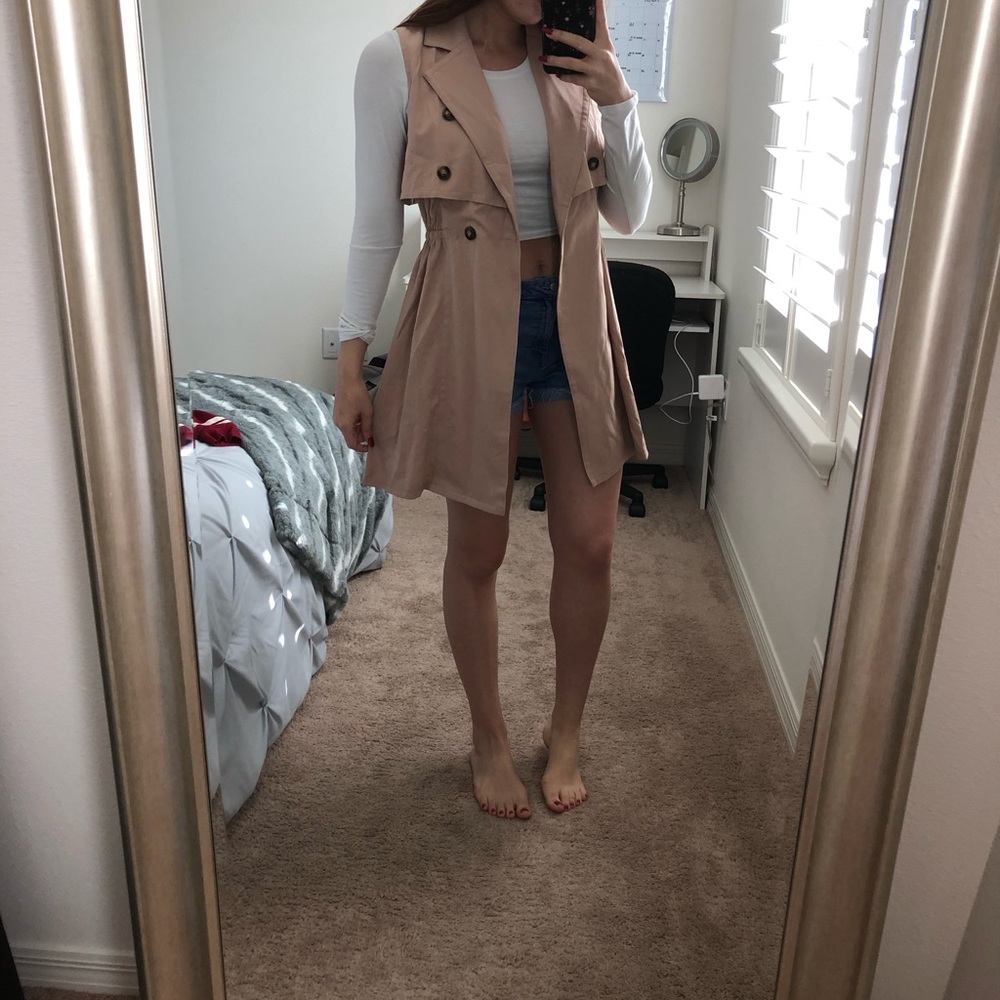 Tan, sleeveless trench coat from agaci